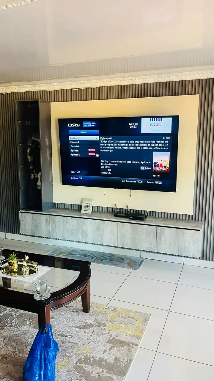TV wall with fluted panelling and a lit surround